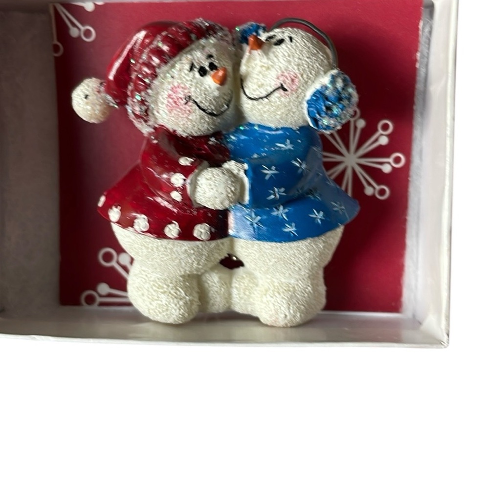 Snowman Hugging Couple‎ Brooch